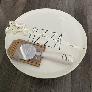 Rae Dunn Pizza Tray and Cutter